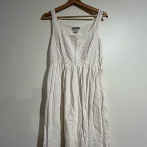 Vintage Delia’s Elegant White Sleeveless embroidered Dress with pockets